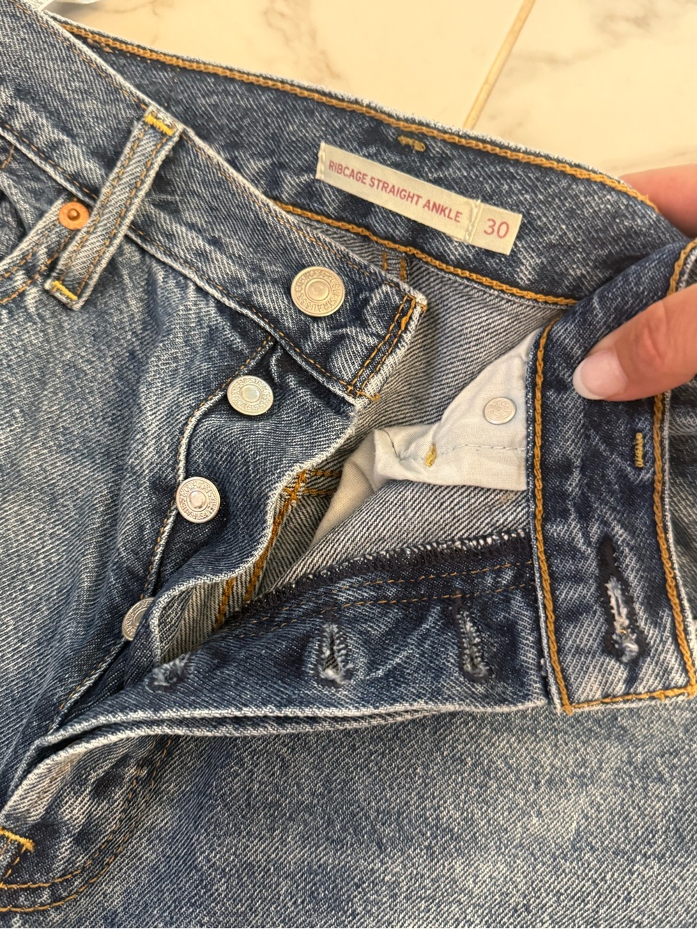 Levi's Ribcage high rise Straight Ankle Cropped Distressed Jeans Vintage Classic - Picture 6 of 8